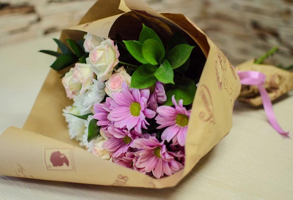 Букет улыбка в Кугеси Букет цветов из: Розы и Хризантемы в Кугеси
