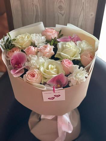 Букет цветов из: Орхидеи, Розы и Гвоздики в Кугеси