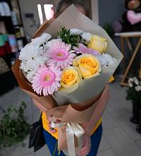Букет цветов из:  Герберы, Розы и Хризантемы в Кугеси