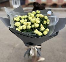 Букет Белые кустовые розы Солинеро в Кугеси