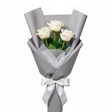 Букет 3 белые розы в Кугеси