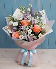 Букет цветов из:  Лизиантусы, Розы, Альстромерии и Гипсофила в Кугеси