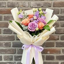 Букет цветов из:  Лизиантусы и Розы в Кугеси