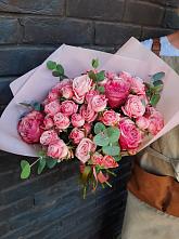 Букет розы в пальмах в Кугеси Букет цветов из: Розы в Кугеси
