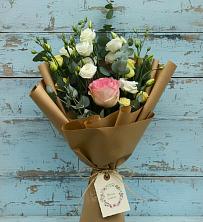 Букет цветов из:  Розы и Лизиантусы в Кугеси